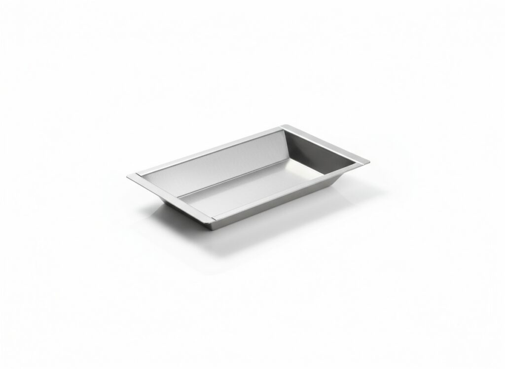 Bandeja metálica rectangular de acero inoxidable elegante y resistente para servir u organizar.