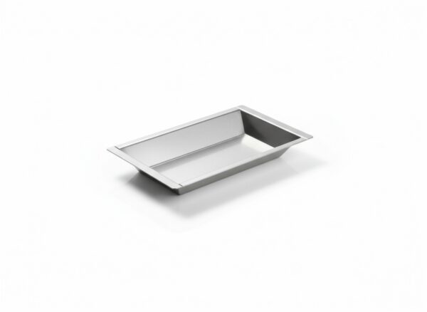 Bandeja metálica rectangular de acero inoxidable elegante y resistente para servir u organizar.